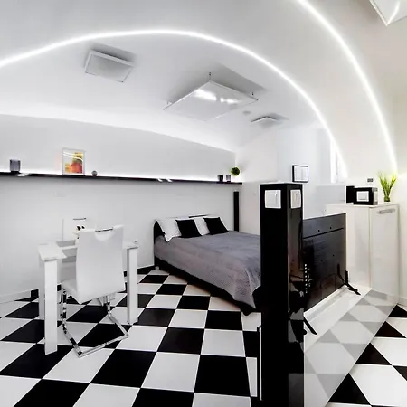 Apartman Black And White *