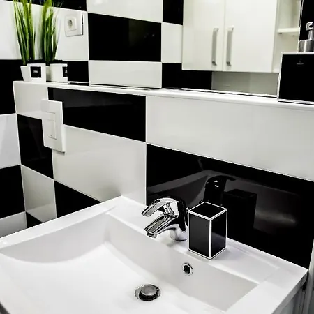 Black And White Lejlighed