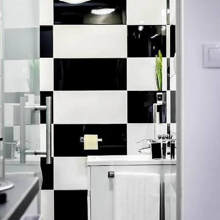 Black And White Apartman