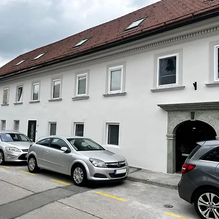 Black And White דירה לובליאנה