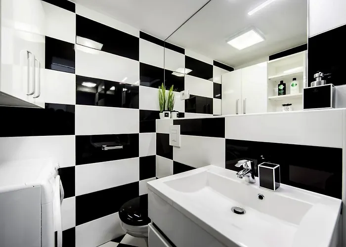 Black And White * לובליאנה