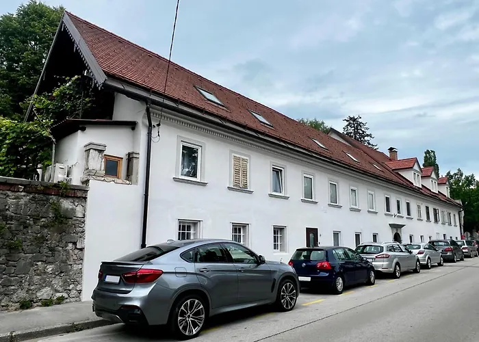 Black And White לובליאנה